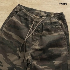 กางเกงขาสั้นผู้ชายสไตล์วินเทจลำลองแบบทหาร ผลิตตามสั่ง OEM ผ้าฝ้าย 100% ระบายอากาศได้ดี เป็นมิตรกับสิ่งแวดล้อม ความยาวระดับเข่า สไตล์ไฮสตรีท - Product Image 4