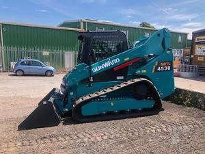 Chargeuse compacte sur chenilles SUNWARD 4538 avec godet frontal pour la construction et l'agriculture - Product Image 1