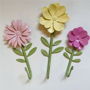 Porte-serviettes en fer de style nordique avec motif floral |   Support mural décoratif en métal pour la maison, crochets floraux en fer personnalisés pour la décoration murale, vente en gros - Product Image 5