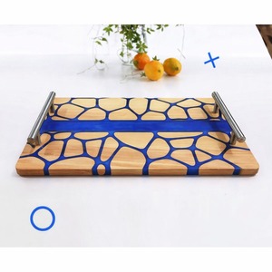 Plateau de service et de rangement en bois et résine époxy, fait main et personnalisé, planche à charcuterie géométrique en bois de qualité supérieure, plateau décoratif pour servir les aliments - Product Image 2