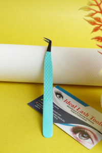 Pince à épiler de précision Ultra Grip pour cils, outils de beauté à micro-pointe sans interstice, pince à épiler ultra-fine pour cils Signature - Product Image 4