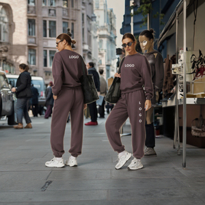 Ensemble de survêtement deux pièces personnalisé avec logo, en molleton de soie, sweat-shirt à capuche imprimé en relief, style sport d'hiver - Product Image 2