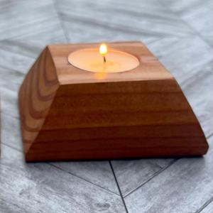 Porte-bougie en bois artisanal, forme carrée, bois naturel, décoration d'intérieur, support pour bougie tealight, porte-bougie rustique pour table - Product Image 2