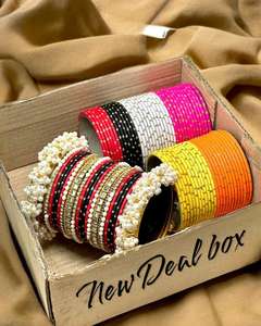 ชุดกำไลข้อมือไหมสีชมพูและสีน้ำเงินเข้ม งานฝีมือสวยงาม ประดับด้วยงานกระจกประณีตและลูกปัดทองคำ ดีไซน์แบบดั้งเดิม - Product Image 5