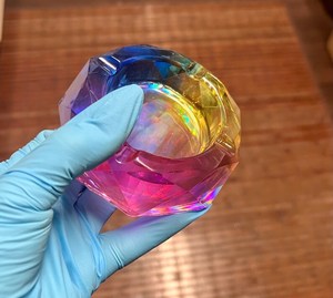 ที่เขี่ยบุหรี่ทรงกลมใสสีรุ้งเคลือบเงาแบบแกะสลัก ยี่ห้อ YearsCrystal พร้อมกล่องของขวัญหลายขนาด - Product Image 6