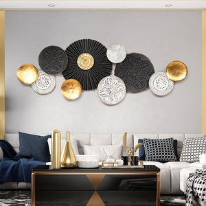 Décoration murale en métal moderne et luxueuse, sculpture murale ronde en métal noir et or 3D pour salon, hôtel, décoration intérieure - Product Image 1