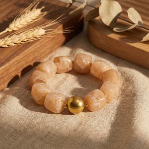 สร้อยคอไข่มุกทรงกลมทำมือจากเรซิ่น ดีไซน์หลากสี โดย Universal Overseas ในอินเดีย - Product Image 1