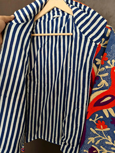 Veste matelassée en laine tricotée respirante brodée à la main Suzani, motifs paon cousus main, manches longues pour femme - Product Image 3