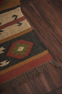 Tapis Kilim Artisanal Tissé à la Main Écologique en Laine et Latex, Motif Géométrique Aztec Diamant Vert Ocre Rouille, pour Chevet, Couloir ou comme Tapis d'Appoint - Product Image 3