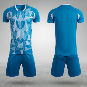 Nouvelle conception, uniforme de football personnalisable, vêtements de sport de haute qualité, fabrication en usine, ensemble d'uniformes de football unisexe par sublimation - Product Image 5