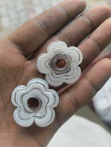 Cuentas de Vidrio con Forma de Flor, Hechas a Mano, Acabado Esmerilado, con Orificio Central, para la Creación de Joyería, Manualidades y Decoración - Product Image 2