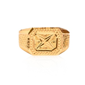Bague signet rectangulaire de luxe dorée à motif géométrique en X avec bordure texturée, bijoux de mode haut de gamme pour hommes - Product Image 1