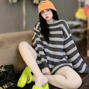 Pull en tricot pour femme, col rond, manches longues, teint en fil, nouveau design tendance pour l'automne - Product Image 1