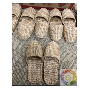 Pantoufles en jacinthe d'eau naturelles faites à la main, écologiques, tissées, pour l'intérieur, fabricant vietnamien, vente en gros, export en vrac, qualité supérieure - Product Image 5