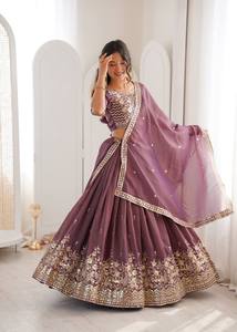 Lehenga Grand Flair Spécial Célébration en Soie Lourde Brodée, Doublure Micro Douce avec Broderie de Fil et de Paillettes, Conçu pour les Femmes - Product Image 5