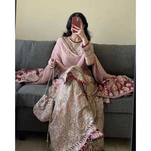 Ensemble Salwar Kameez Designer XL Haut-Bas et Dupatta avec Bordure en Rivets, Perles et Dentelle Fantaisie pour Mariage, en Polyester - Product Image 2