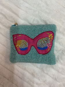Monedero de Lujo Hecho a Mano con Bordado de Cuentas, Cartera Elegante con Cremallera y Bordado Intrincado de Cuentas - Product Image 4