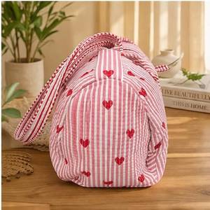 Bolsa de Viaje de Fin de Semana, Portátil, Ecológica, con Estampado de Corazones y Rayas Blancas, Acolchada, de Algodón - Product Image 4