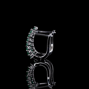 Pendientes de Aro Redondos de Oro Blanco de 14K con Esmeralda, Certificados por IGI, Pendientes Huggie de Lujo Chapados en Oro de 14K para Mujer - Product Image 2