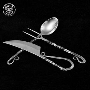 Ensemble de couverts médiévaux torsadés forgés à la main en 3 pièces, style Viking, couteau, cuillère, fourchette - Product Image 5