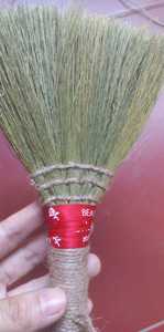 Escoba de hierba suave con mango de madera - Escoba TIGER portátil, ecológica y multifuncional con fibras de hierba mejoradas - Product Image 4