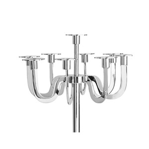 Eleva tu decoración con este candelabro de 9 brazos en cromo plateado, moderno, duradero y perfecto para bodas o eventos de lujo en el hogar. - Product Image 4