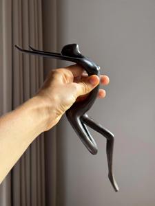 Escultura Minimalista de Metal Negro con Forma de Cuerpo Humano, Perfecta para Decoración Contemporánea del Hogar, Mesa de Estudio y Exhibición Artística - Product Image 2