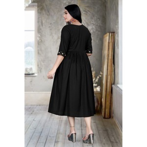 เย็บปักถักร้อยเรยอนหนึ่งชิ้นสีดำอันนาลกาลี - Product Image 4