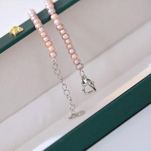 Collier de perles d'eau douce polyvalent et délicat de 5-6 mm, couleur bonbon, par Tilian Love - Product Image 2