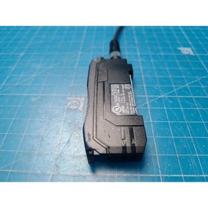 Amplificateur de capteur à fibre numérique KEYENCE FS-N11CP, utilisé comme pièce détachée d'équipement semi-conducteur d'occasion - Product Image 6