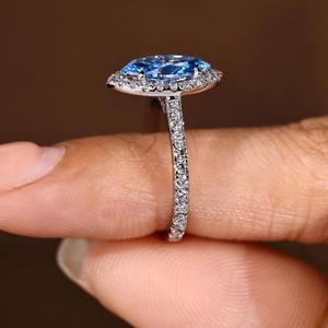 Anillo de compromiso de oro macizo con diamante azul talla marquesa y halo de piedras redondas en racimo, joyería nupcial de lujo para ella - Product Image 2