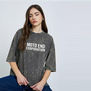 Camiseta Oversize Gris Oscuro con Lavado Ácido para Mujer, Manga Corta, Cuello Redondo, Algodón, Estilo Urbano con Estampado de Letras en el Pecho - Product Image 3