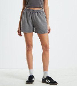 Shorts d'été personnalisés en coton French Terry pour femme, avec surpiqûres effet vieilli, cordon de serrage et double taille, effet délavé - Product Image 1