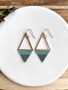 Modernos Pendientes de Cuentas de Vidrio y Resina con Diseño Turquesa y Flecos en Cascada, Joyería Única para Regalo - Product Image 2