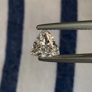 Diamante Cultivado en Laboratorio de 1 Quilate+ Claridad VS1 Color F con Certificado IGI, Corte Trillón - Product Image 2