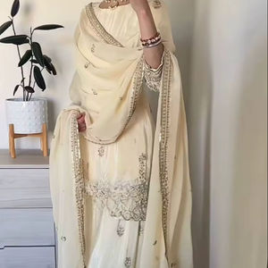 ชุดคุร์ตะ/คุร์ตีผ้าไหมชินนอนสำหรับผู้หญิงจาก Ramdev Trading ตกแต่งด้วยงานปักเลื่อมขนาด 5 มม. ดีไซน์ทันสมัยสำหรับงานดิวาลี/งานแต่งงาน/งานปาร์ตี้ - Product Image 1