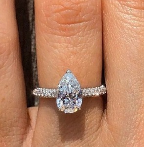 Bague solitaire en diamant blanc taille poire avec halo caché en argent sterling, bijou de fiançailles élégant pour elle, cadeau de mariage raffiné - Product Image 1