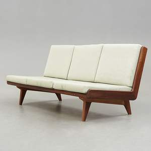 โซฟาไม้สักสไตล์มินิมอล ขาเรียวพร้อมพนักพิงบุนวม - Product Image 1