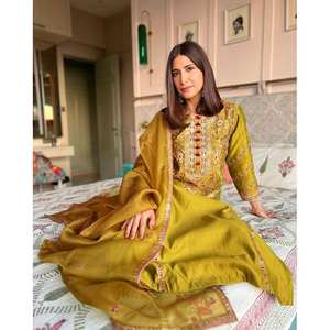 Conjunto de Ropa India y Pakistaní de Diseño LC para Fiestas, Color Amarillo, Talla Única, Top, Pantalón y Dupatta - Product Image 2