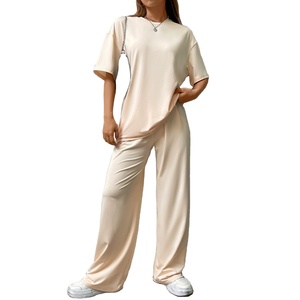 Camiseta y mallas de manga corta con cuello redondo de alta calidad y logotipo personalizado, conjunto de 2 piezas con cintura acampanada para mujer de BD - Product Image 6