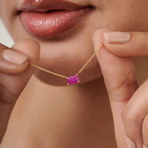 Collier pendentif en or jaune 18 carats avec pierre unique de rubis véritable, de qualité supérieure, délicat et élégant, idéal comme cadeau pour petite amie. - Product Image 2