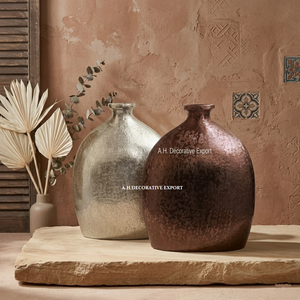 Vase en métal de forme organique moderne, texturé, couleur champagne argenté et bronze, vase bouteille, vase galet minimaliste nordique, décoration de luxe pour la maison - Product Image 3