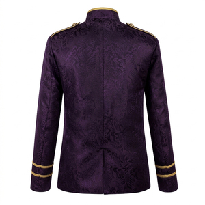 เสื้อเบลเซอร์สีม่วงสไตล์โกธิควิคตอเรียนสำหรับผู้ชาย ลายดอกไม้แจ็คการ์ด แต่งขอบด้วยเชือกถักสีทอง กระดุมสีทองเมทัลลิก คอตั้ง ทรงโค้ทสำหรับงานกาล่า - Product Image 4