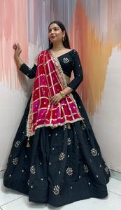 Chaniya Choli élégant en soie de Bombay avec broderies Butta et dupatta en viscose brodée, tenue de mariage et de Navratri pour femmes - Product Image 2