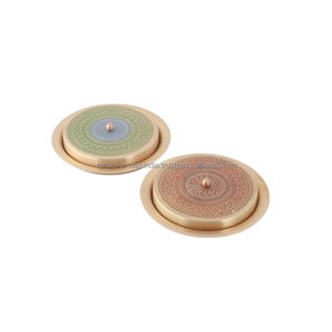 Bandeja profunda de latón de primera calidad con grabado floral y tapa de esmalte Elegante y funcional para servir dulces Frutas secas y aperitivos - Product Image 4