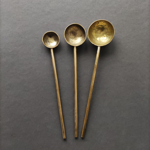 Cuillères doseuses en laiton forgé et bronze, ustensiles de mesure en métal faits à la main, cuillère de cuisine vintage, outil de service alimentaire durable - Product Image 4