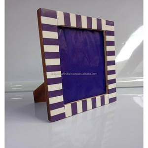 Cadre photo en bois fait main avec design en résine marbrée ambrée, accent décoratif artistique audacieux pour la maison - Product Image 6