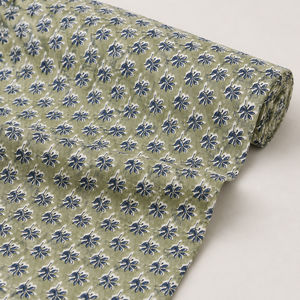 Tela de algodón estampada a mano con motivos florales en verde oliva y azul marino, con un pequeño diseño de hojas y un borde botánico grande, textil suave y transpirable. - Product Image 3