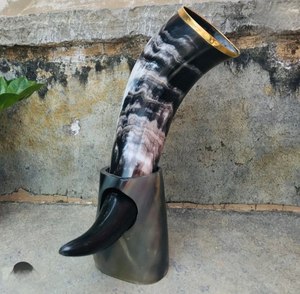 Chope à bière viking en corne naturelle de haute qualité, style vintage, personnalisable pour la bière et le vin, au meilleur prix - Product Image 2