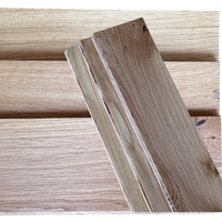 Parquet en chêne européen à grain droit, stratifié deux couches, longueurs aléatoires décalées, système de pose clipsable, avec plinthe assortie
